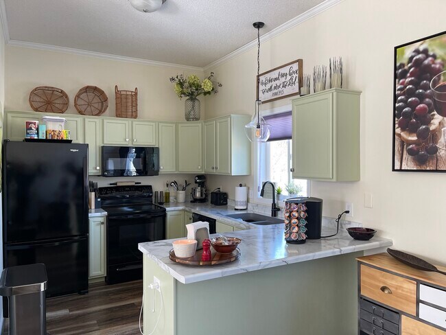 Newer appliances - 1512 Judicial Rd