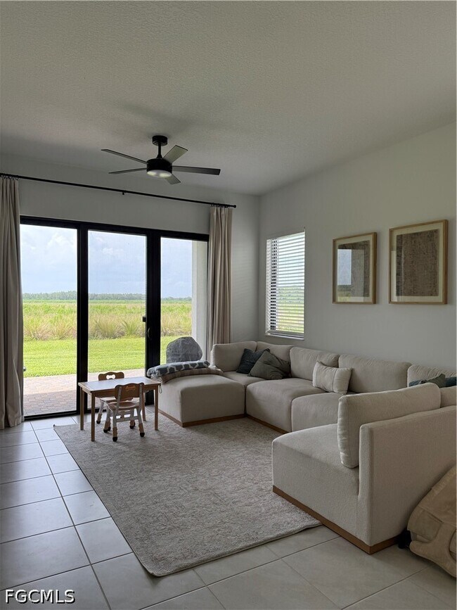 Foto del edificio - 5823 Cassidy Ln