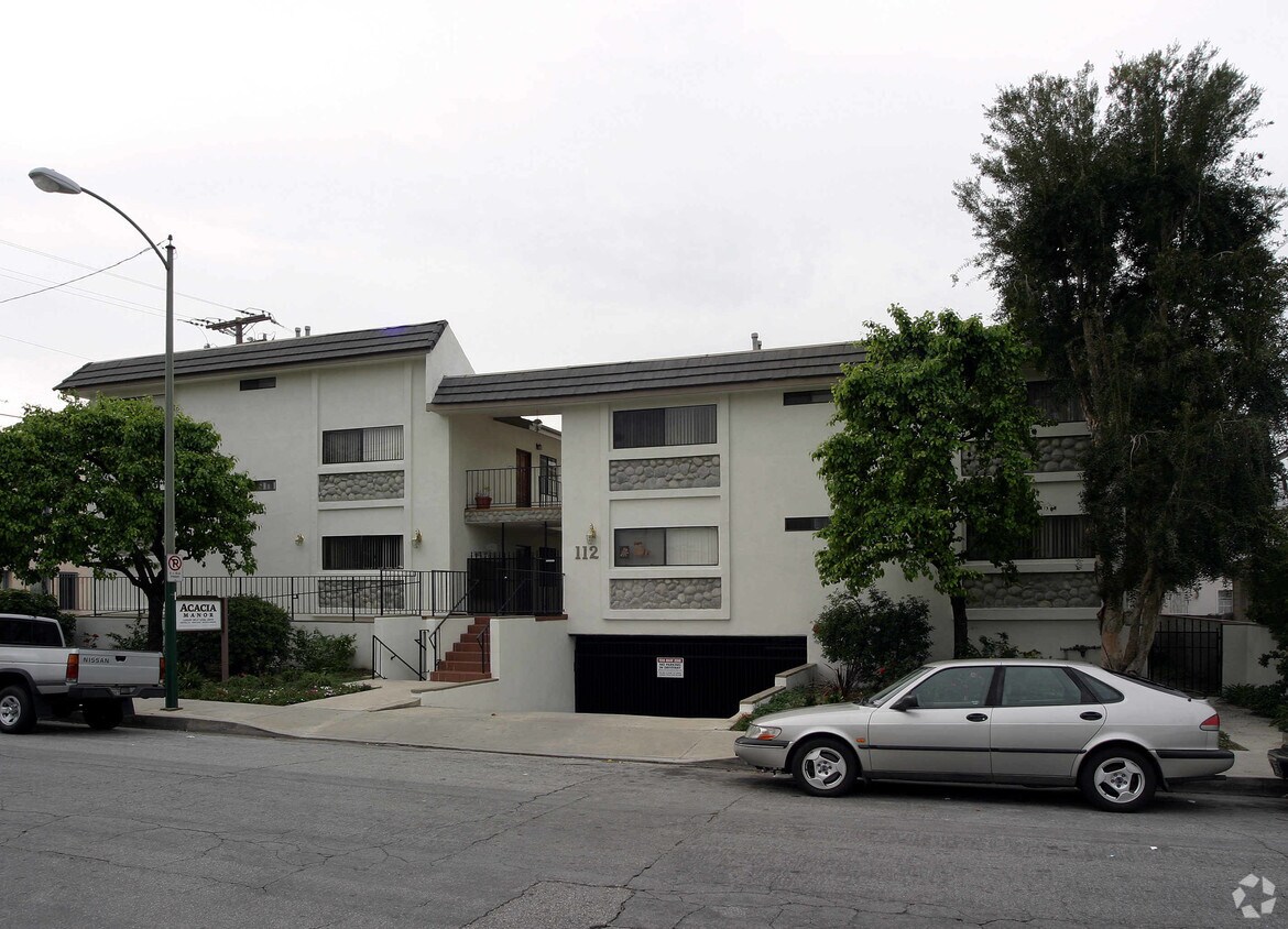 Acacia Manor Apartments in Glendale, CA