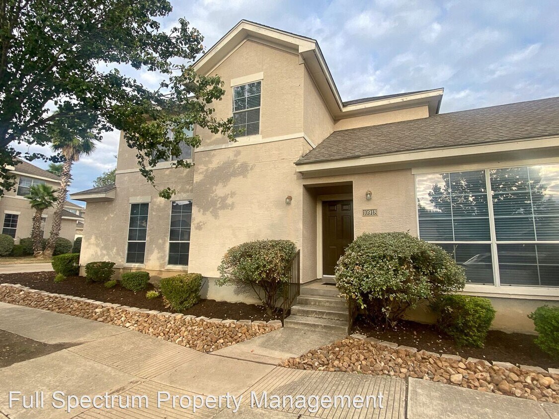 Primary Photo - 3 br, 2.5 bath House - 10918 Toscana Isle