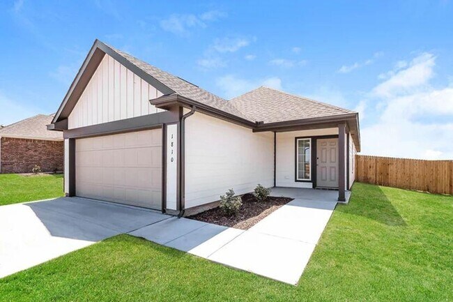 Building Photo - 1810 Crimson Lake Blvd