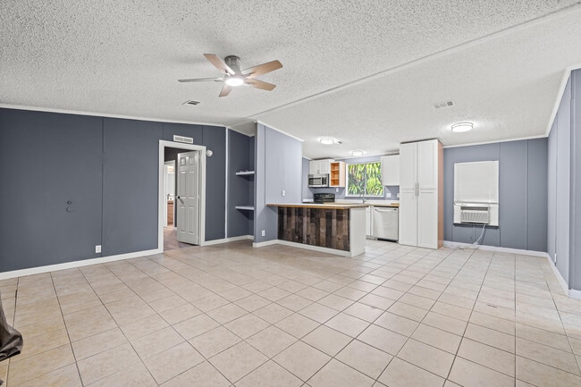Foto del edificio - 10592 SW Sandalfoot Blvd