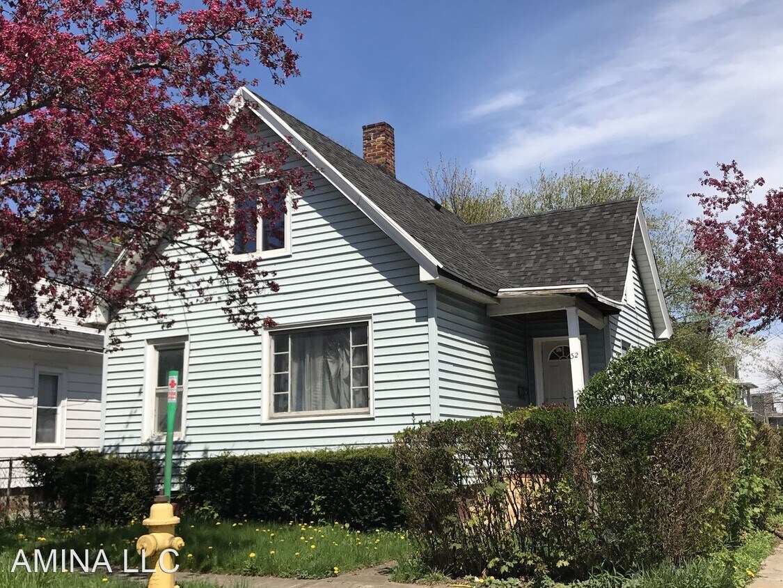 Primary Photo - 4 br, 1 bath House - 32 Van Stallen St