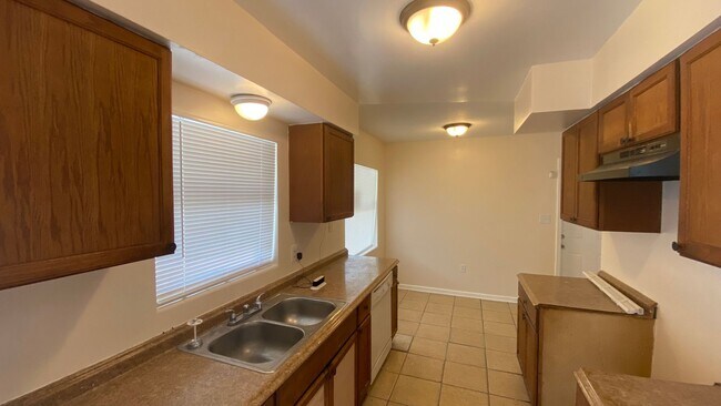 Foto del edificio - 3 Bedroom, 1 Bath Single Family Home in Or...