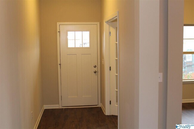 Building Photo - 318 Acorn Grove Ln SW