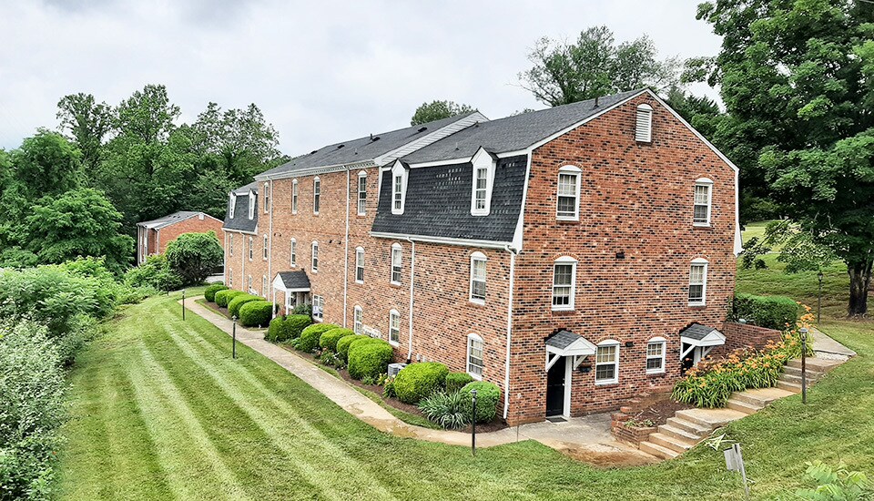 Building Photo - 1904 Canterbury Ct