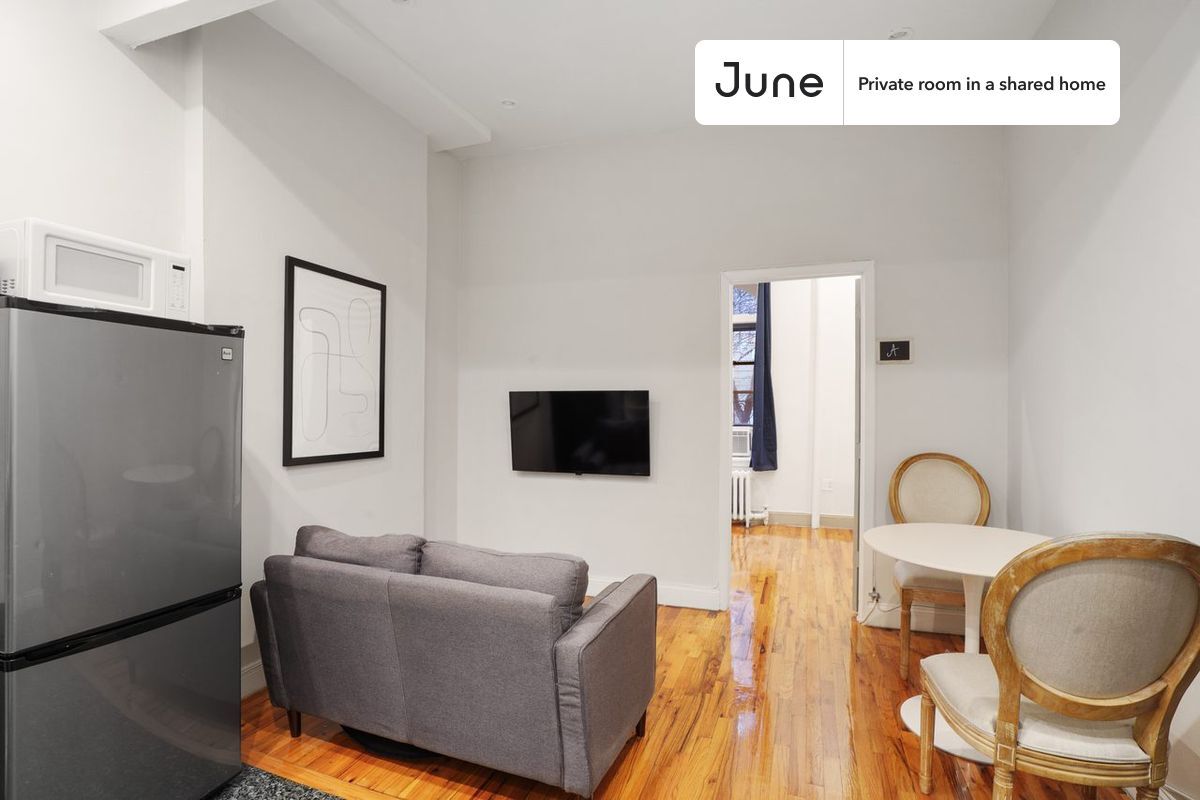 Primary Photo - Private bedroom in 2 bed/1 bath Home