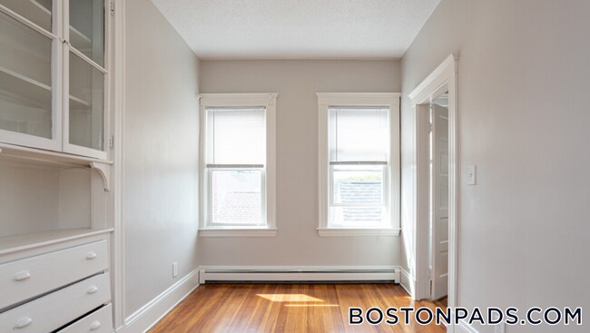 Building Photo - 120 Columbia St