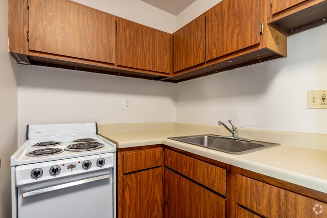 1 dormitorio, 1 baño - 750 pies cuadrados - Cocina - Lake Forest Apartments - 62+ Senior Housing