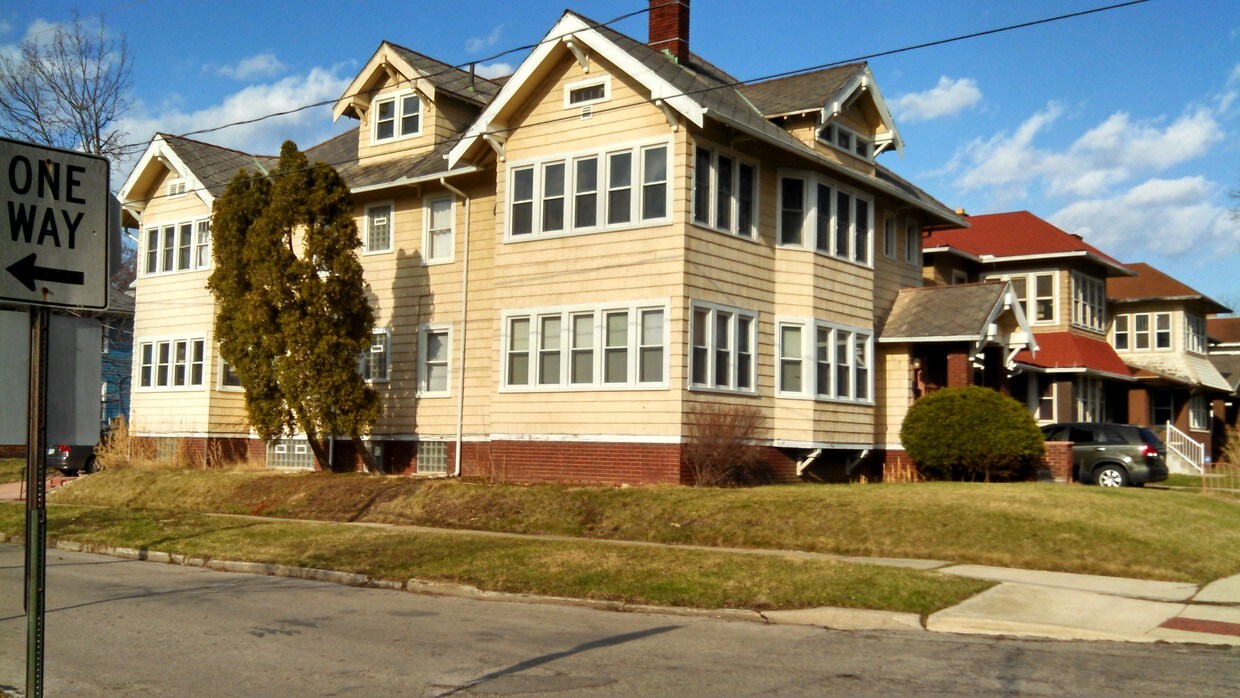 Primary Photo - 364 Rockingham St