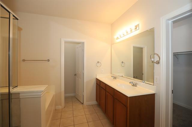 Building Photo - 2100 Jasmine Valley Drive