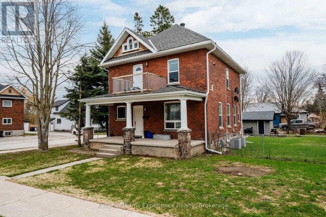 Building Photo - 295 Bay St