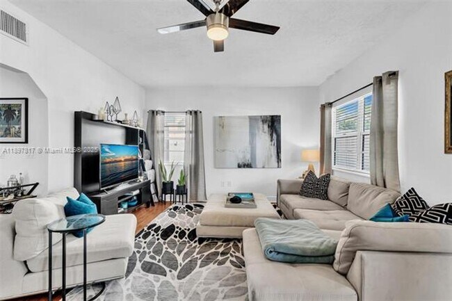 Foto del edificio - 836 W 40th St