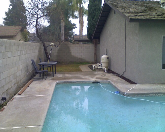 Building Photo - 3520 Charlotte St