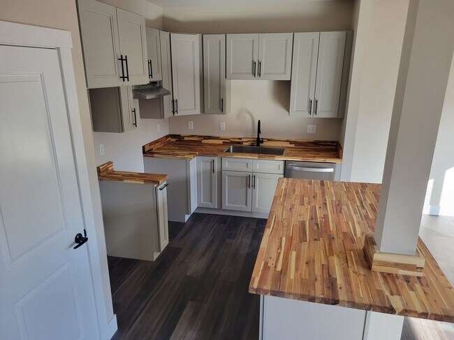 Foto del edificio - Modern 3 bedroom townhouse