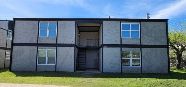 Building Photo - 806 Oran Cir