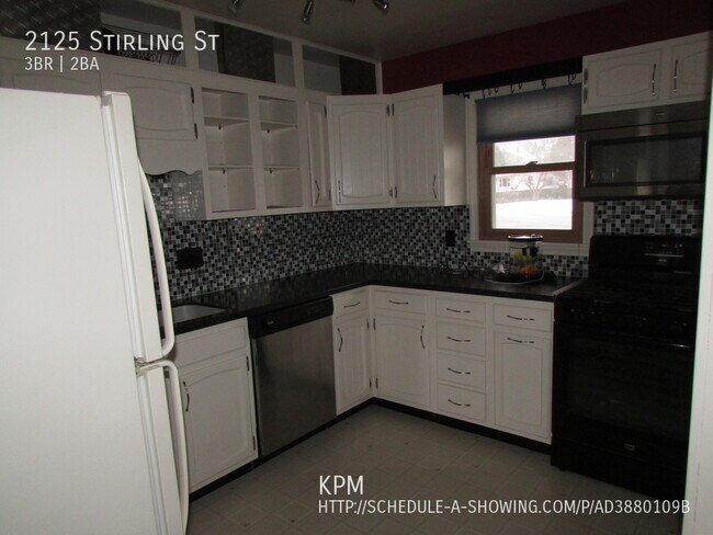 Foto del edificio - 3 BEDROOM | 2 BATH | WEST