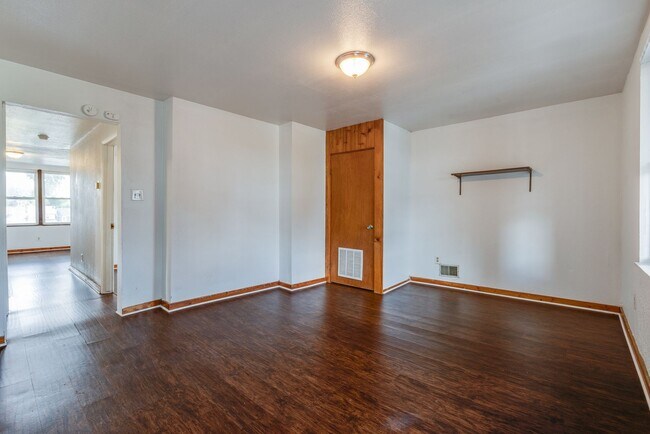 Building Photo - 438 Kathleen St