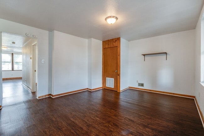 Photo - 438 Kathleen St Apartment