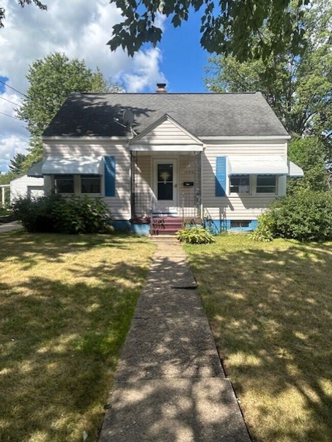 Building Photo - 1090 Hartford Ave
