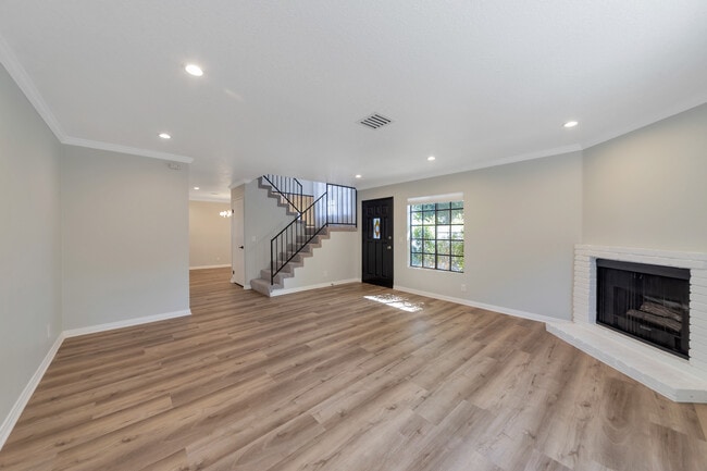 #4 - 4509 Vista Del Monte Ave