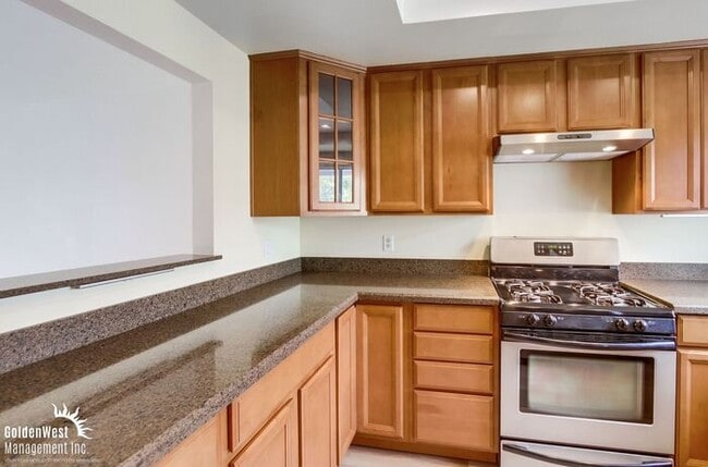 Building Photo - Beautifully Updated 2Bdm 2Ba Condo Located...