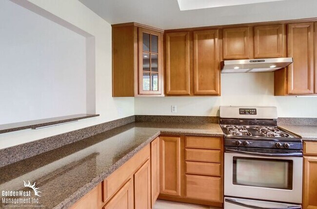 Foto del edificio - Beautifully Updated 2Bdm 2Ba Condo Located...