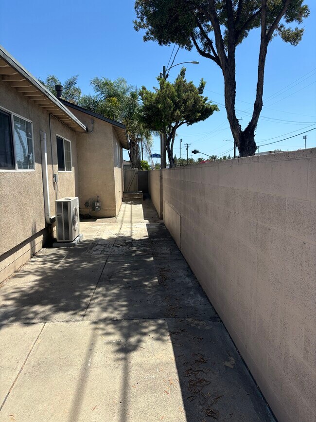 Foto del edificio - 3641 W Ash Ave