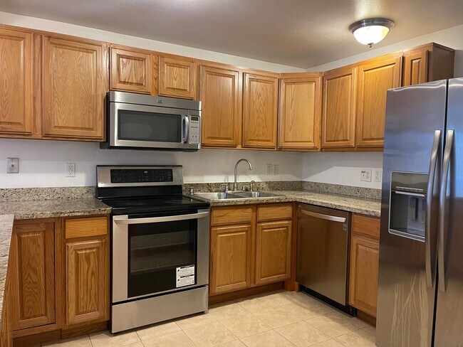 Foto del edificio - CLICK "REQUEST A TOUR" NOW!