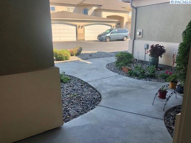Building Photo - Fantastic N. Richland Condo!