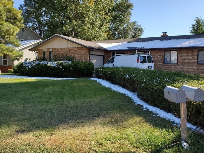 Primary Photo - 909 Camelot Ct