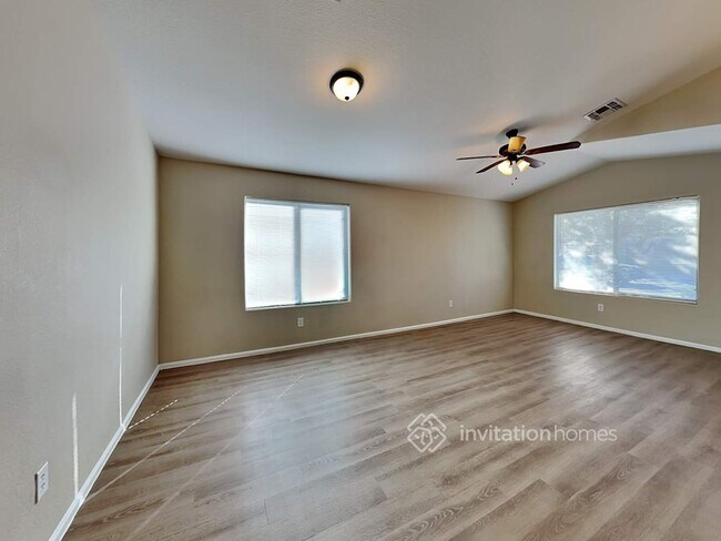 Building Photo - 1088 E Palomino Way
