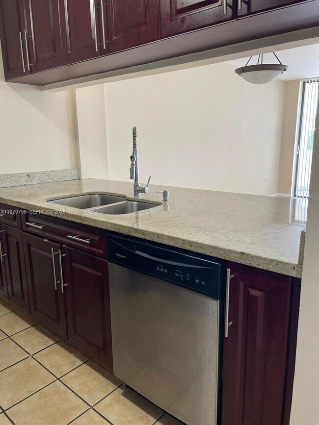Foto del edificio - 8002 SW 149th Ave