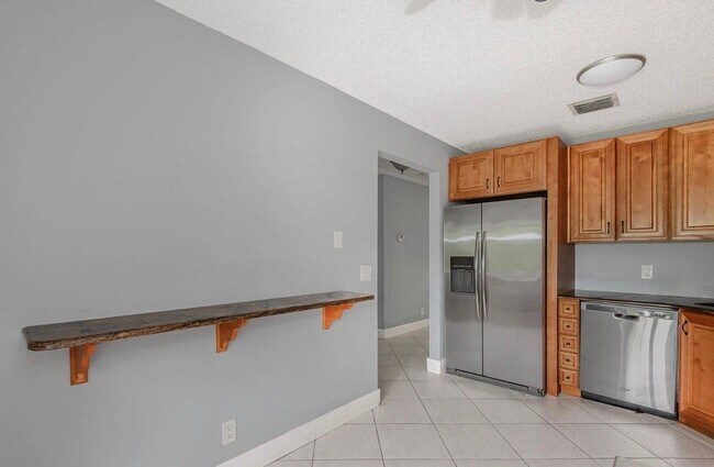 Foto del edificio - 161 Meadows Dr
