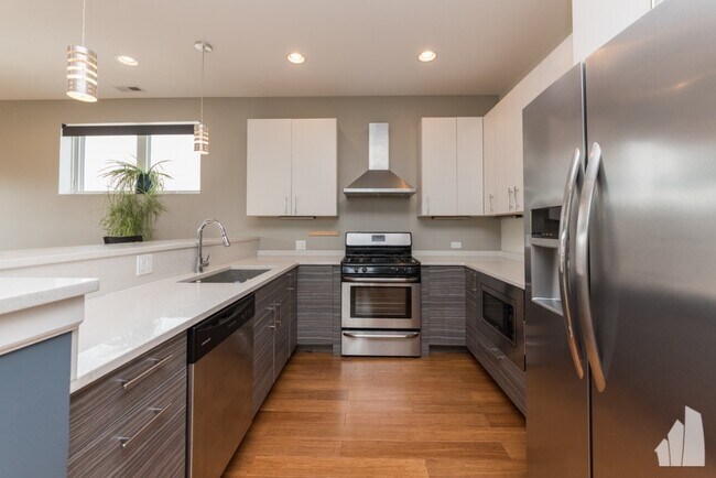 Foto del edificio - 2248 W Irving Park Rd