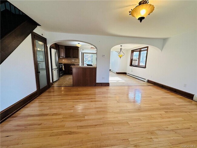 Building Photo - 7 Cedar St