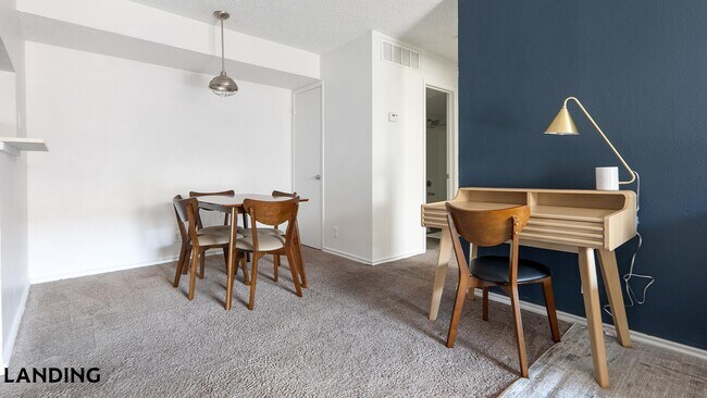 Foto del edificio - 1071 Clayton Ln