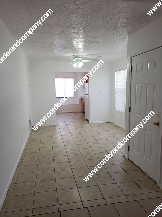 Foto del edificio - Beautiful 3 Bedroom, 2 Bathroom, 2 Car Gar...