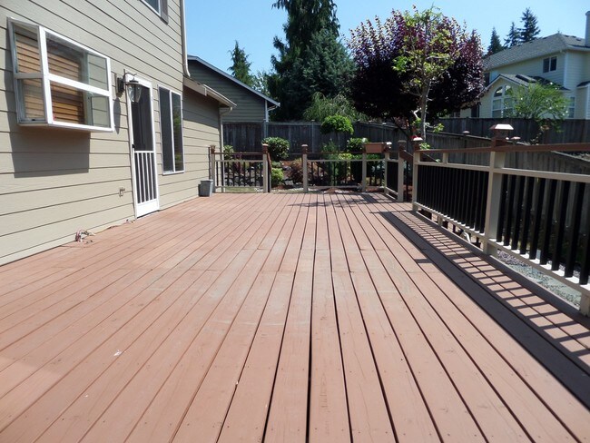 Foto del edificio - Fabulous 4 Bedroom Home with Gorgeous Fenc...