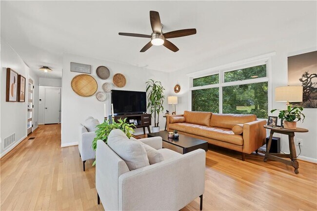 Foto del edificio - 3831 Greenhill Dr