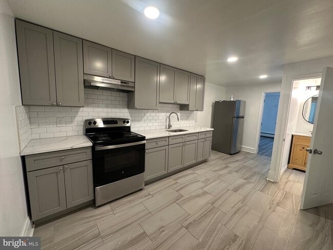 Building Photo - 224 Long Ln