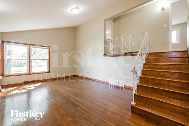 Building Photo - 2108 N Linden Ave