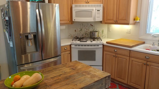 Building Photo - 6523 Redwing Pl