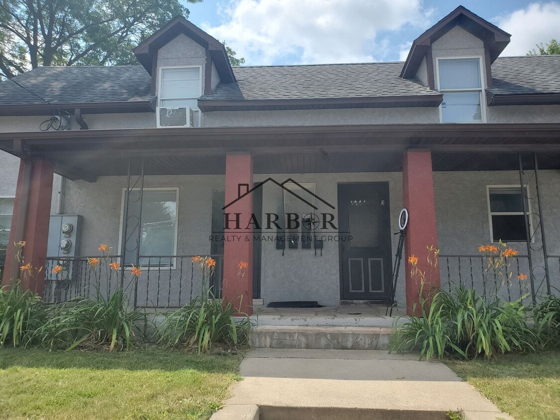 Primary Photo - 322 6th St SE