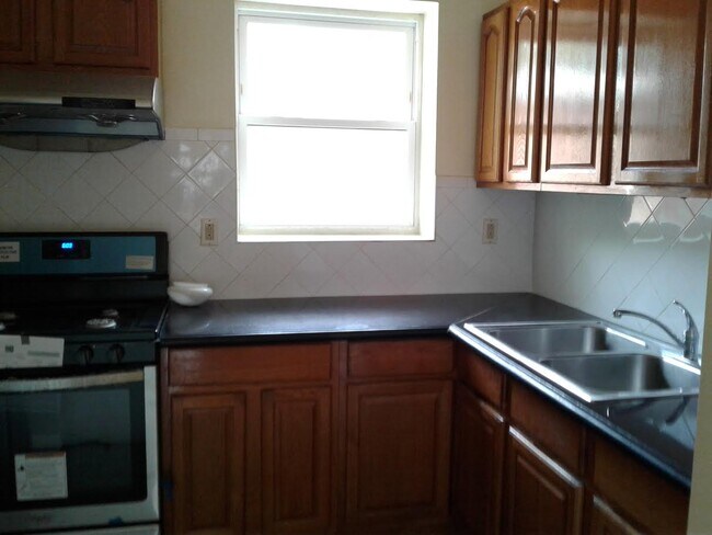 Kitchen to make gourment food for family - 5836 254th St