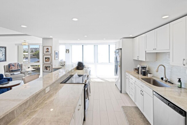 Foto del edificio - 3100 NE 49th St