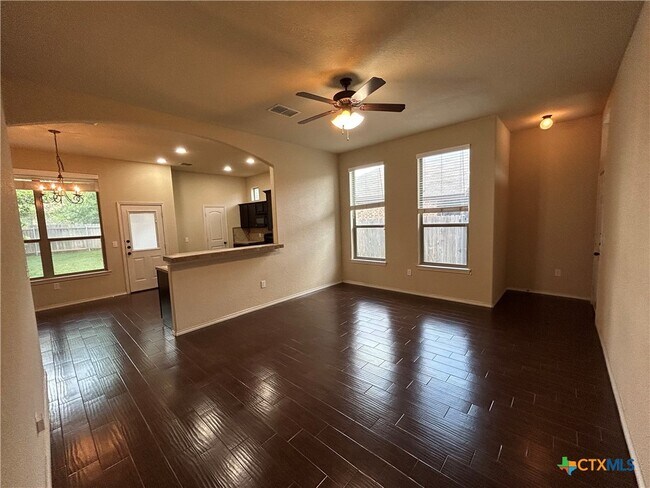 Foto del edificio - 665 Creekside Cir