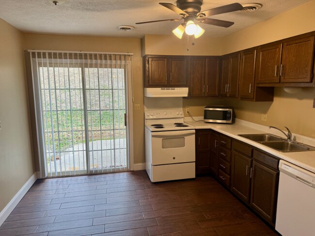 Foto del edificio - 1616 Spring Valley Dr