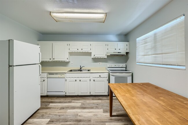 Building Photo - 2565 S Sheridan Blvd