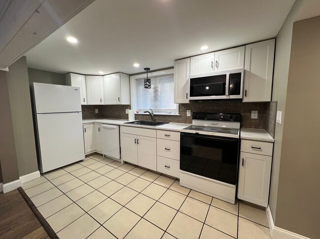 Building Photo - 3790 Redbud Dr